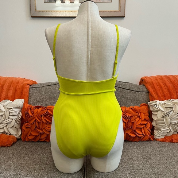 ❣️🆕Old Navy Textured Ribbed Vneck Belted One Piece Swimsuit❣️ - Picture 5 of 7